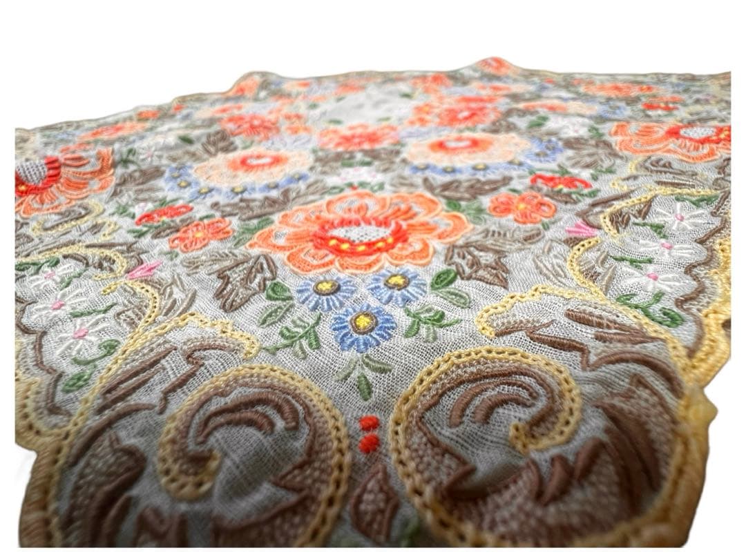 高級ハンカチ　スワトウ　汕頭刺繍ハンカチ　刺繍　花柄　レースハンカチ　スワトゥ ✨汕頭（スワトウ）ハンカチ✨ 中国三大刺繍のひとつ・スワトウ刺繍