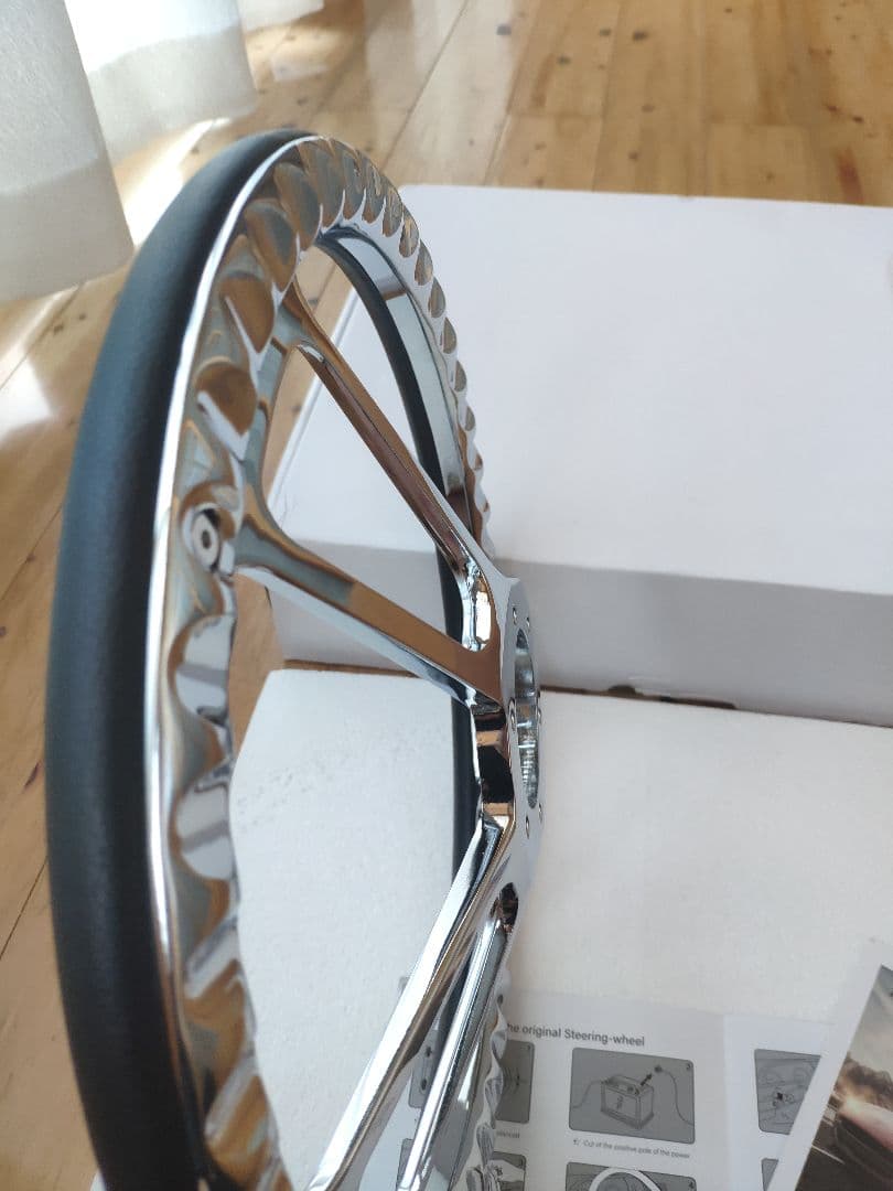 新品未使用 ハーフラップレザー ビレットステアリング 350 MOMOピッチ