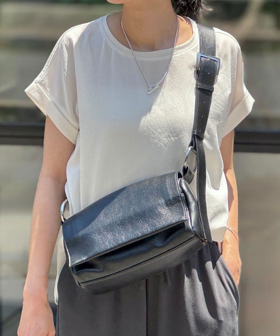 新品【ビアズリーベルト付替え可】レザーボディバッグ BEARDSLEY （ビアズリー） ＜ベルト付替え可＞ レザーボディバッグ