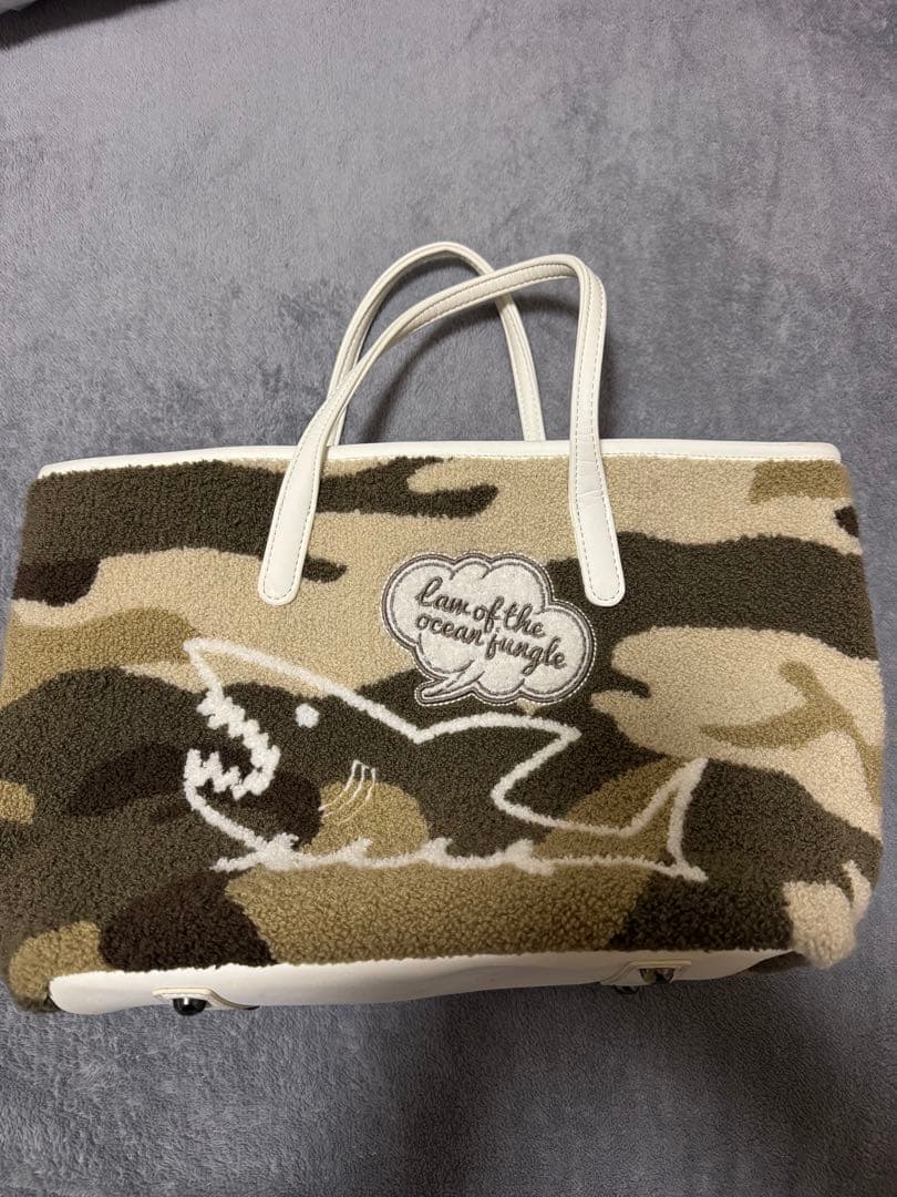 ムータ迷彩柄サメ刺繍トートバッグ トートバック「ジンベエザメ」 | 夏至南風-Masayuki Yogi-Goods Series