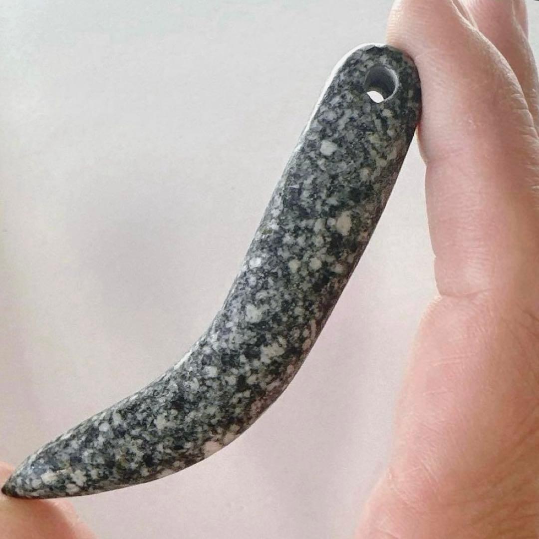 遠野の霊石 牙型 獣型 牙勾玉 高波動 ハンドメイド 7.8cm大