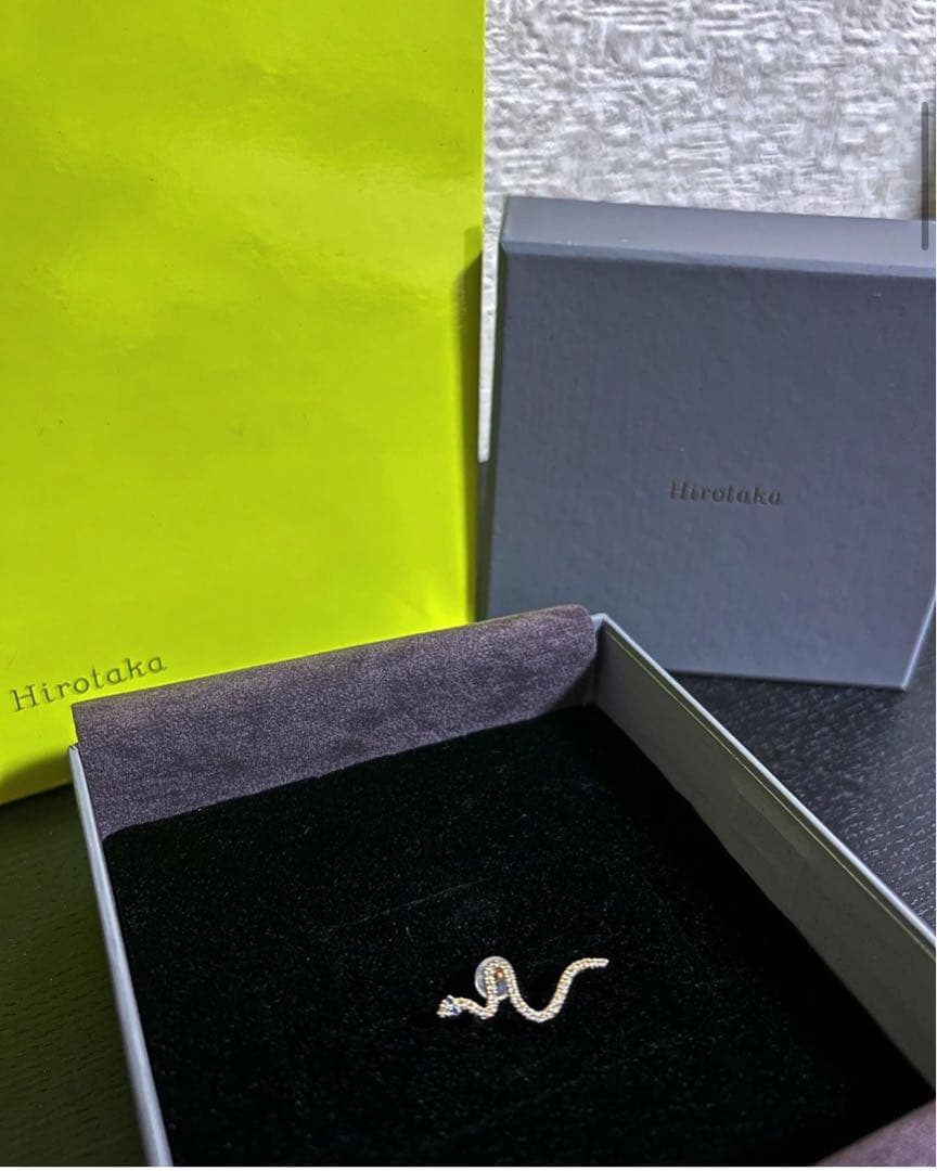 Hirotaka Sapphire Eye Snake Earring