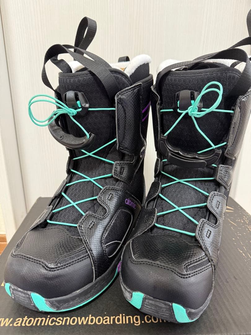 atomic スノーボードブーツ 女性用 黒/水色/紫 atomic スノーボードブーツ 女性用 黒/水色/紫 atomic スノーボード