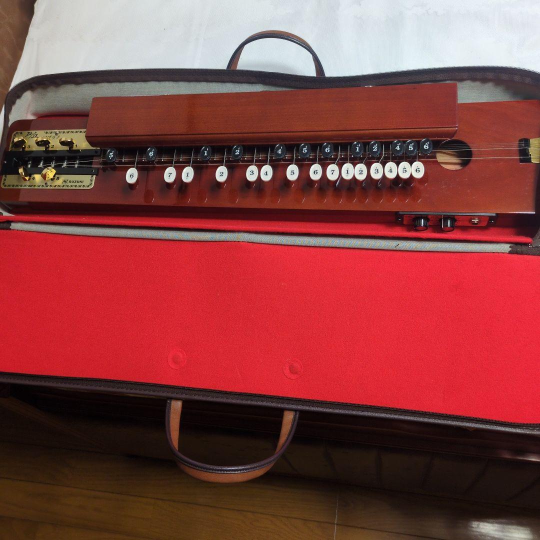 株）鈴木楽器製作所製「電気大正琴、砂丘シリーズ ソプラノ」Amazon