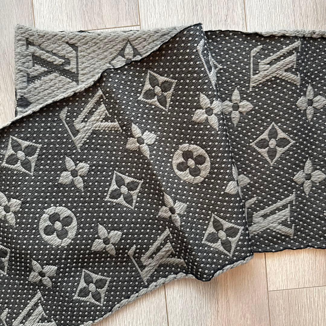 LOUIS VUITTON グレー マフラー