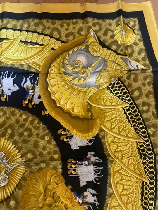 HERMES エルメス スカーフ 87㎝ 新品 Hermès エルメスの羽根柄スカーフ