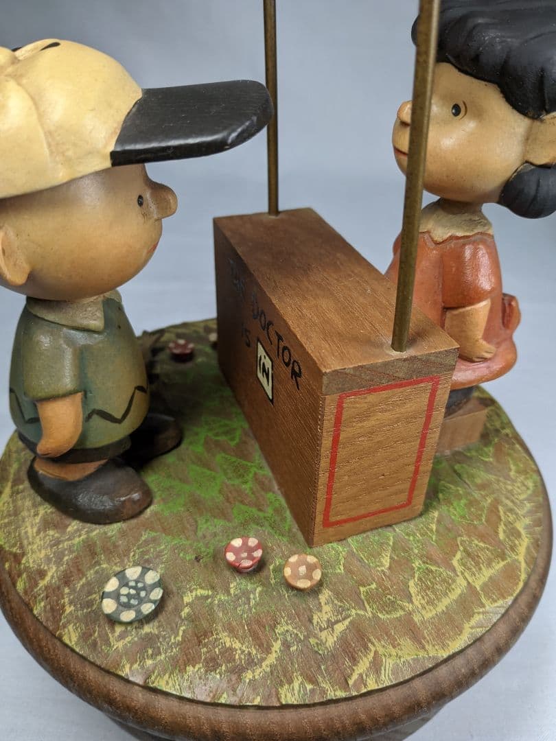 アンリ社製 ANRI チャーリー＆ルーシー オルゴール 木彫り人形