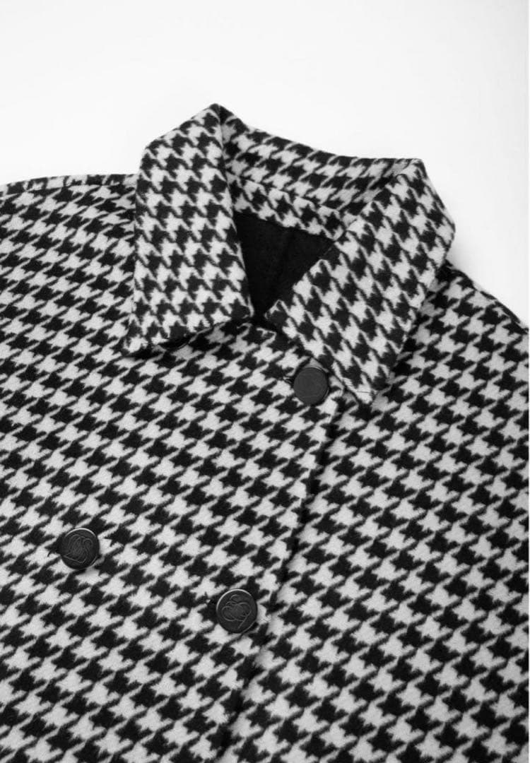 Tnewties トゥエンティーズ 口角にほくろがある彼女 - メルカリ