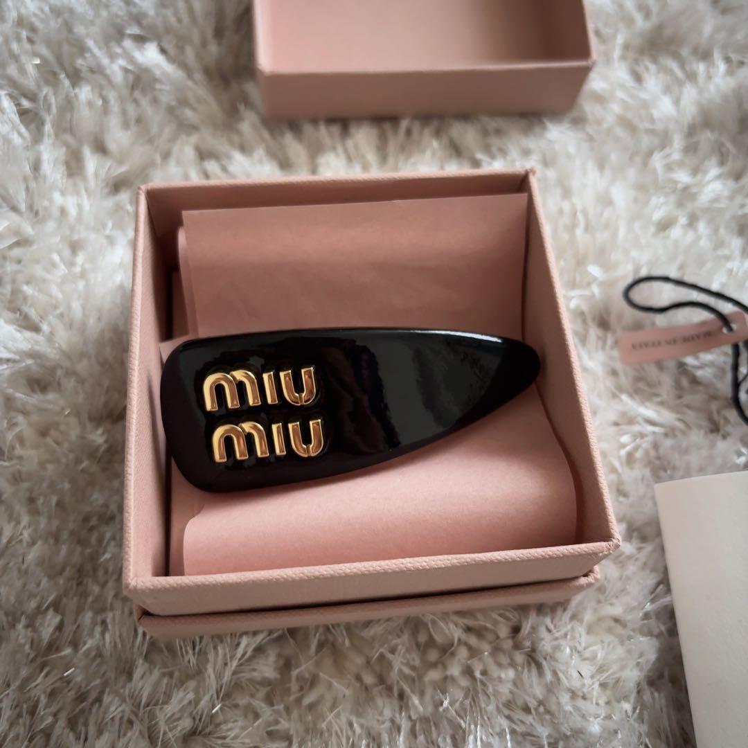 miumiu ヘアクリップ ブラック Miu Miu ロゴ ヘアクリップ | ブラック | FARFETCH JP