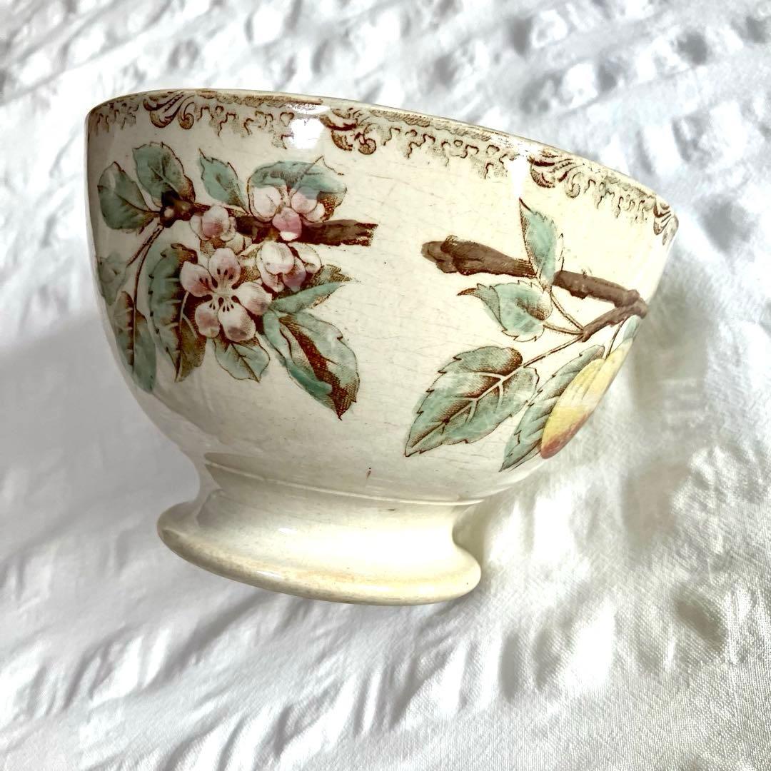 花とフルーツのアンティーク カフェオレボウル 花とフルーツが描かれ