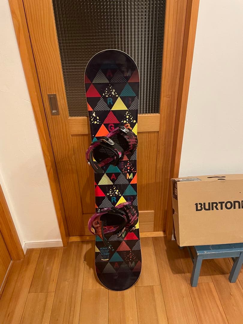 キッズボード！！　　IGNIO 130cm スノーボード3点セット 5回使用 キッズスノーボード 130cm IGNIO×バイン×ダイヤルブーツ