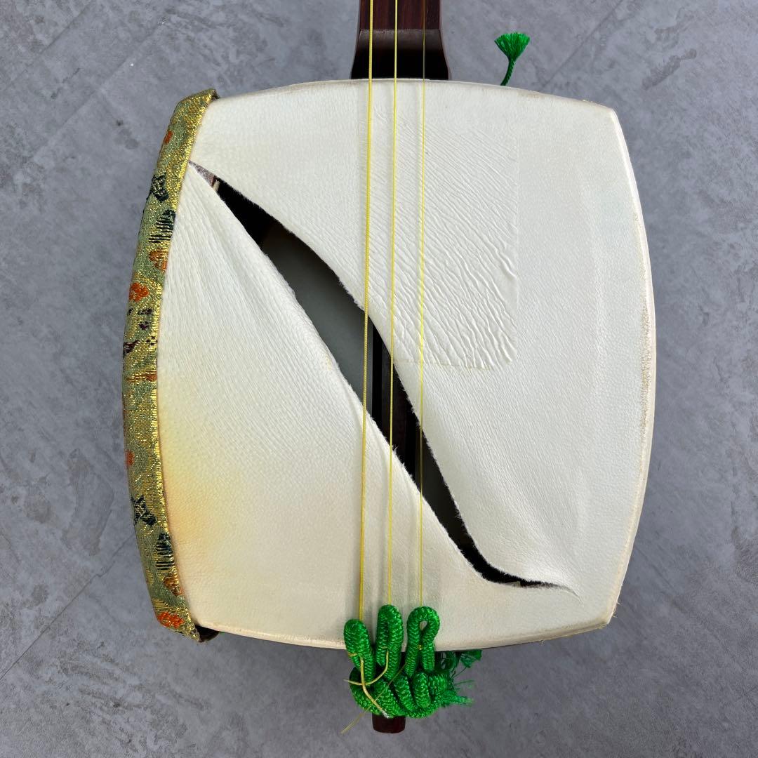 高級三味線 紅木 虎トチ 子持ち綾杉胴 一本溝 金ホゾ 細棹 東さわり 和楽器