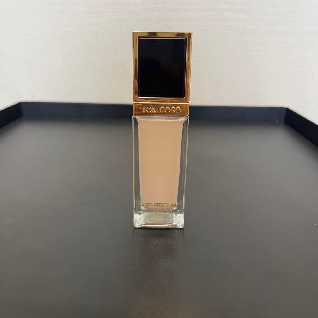 トムフォード アーキテクチャーラディアンスハイドレーティング