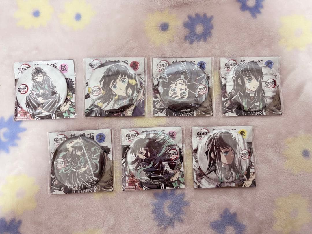 鬼滅の刃 全集中展 刀鍛冶の里編 幕間画 缶バッジ 時透　無一郎 アニメ「鬼滅の刃」全集中展 -刀鍛冶の里編・柱稽古編- 幕間画ランダム