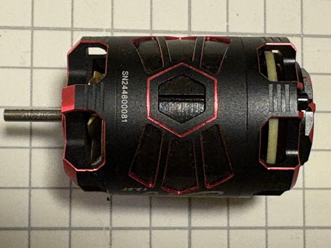 HOBBYWING XeRuN D10 ブラシレスモーター 13.5T(赤)