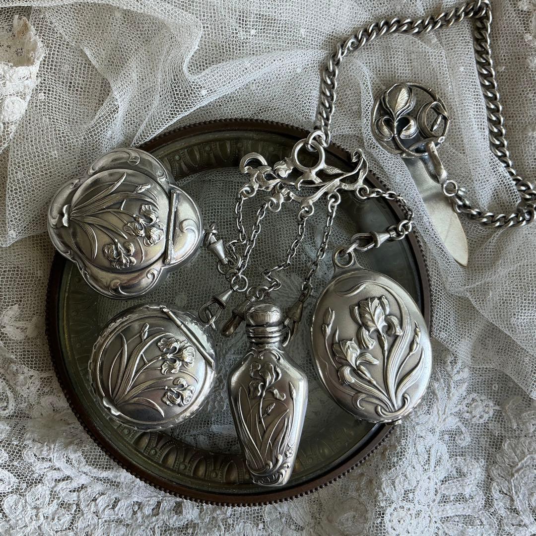 希少　フランスアンティーク　アイリス　シャトレーン　ピルケース　ミラー　パウダー 希少 フランスアンティーク アイリス シャトレーン ピルケース ミラー