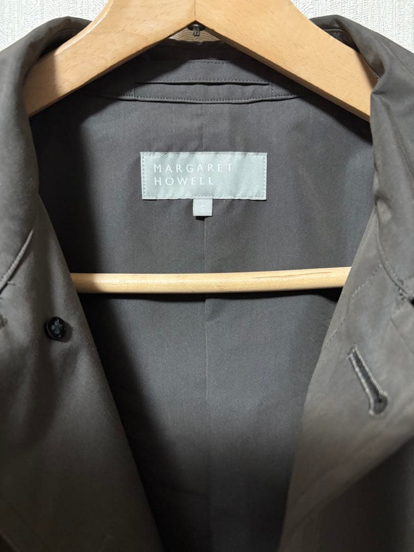 MARGARETHOWELL ステンカラースプリングコートカーキ色