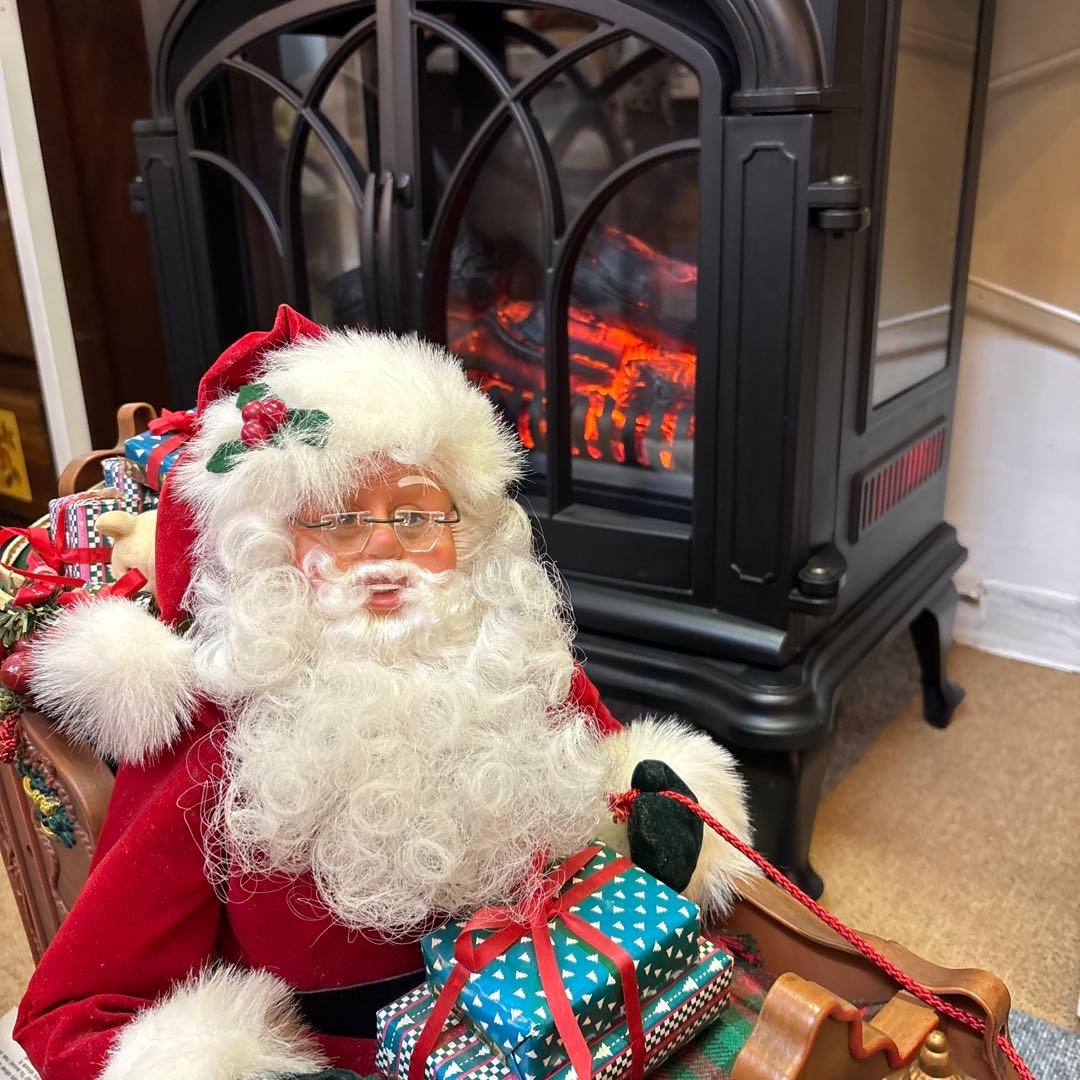 トナカイさんが引くソリに乗ったサンタさん