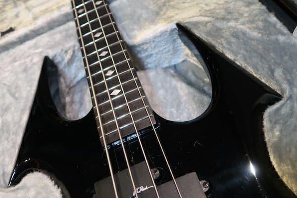 B.C.RICH Warbeast bass スルーネック　特注ハードケース付き