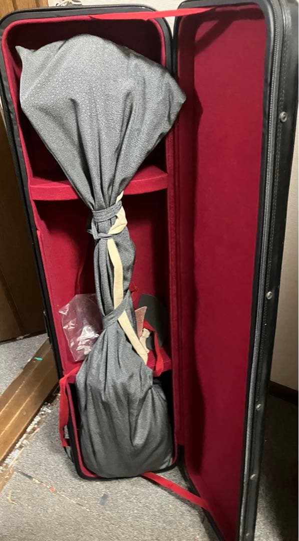 三味線です。表、裏革に破れ無く弾けます。即購入OKです。