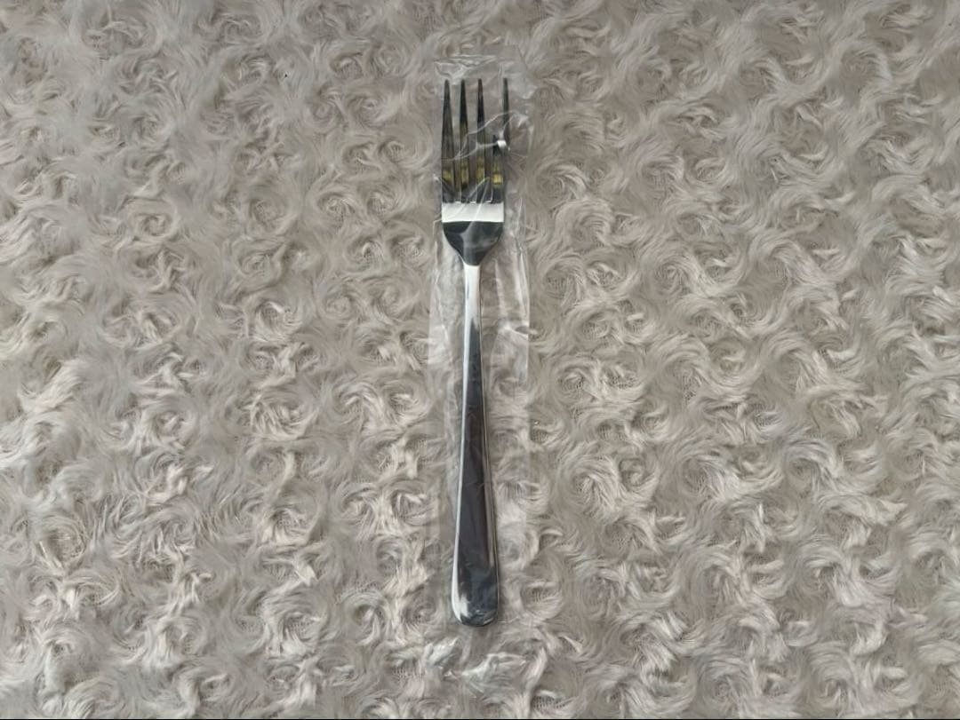 グラフィックデザイナー福田繁雄　カトラリー　福田繁雄デザインフォーク〈ぐるり〉 Function is what” COUNTRY: Japan🇯🇵 ______ 福田繁雄の目の錯覚