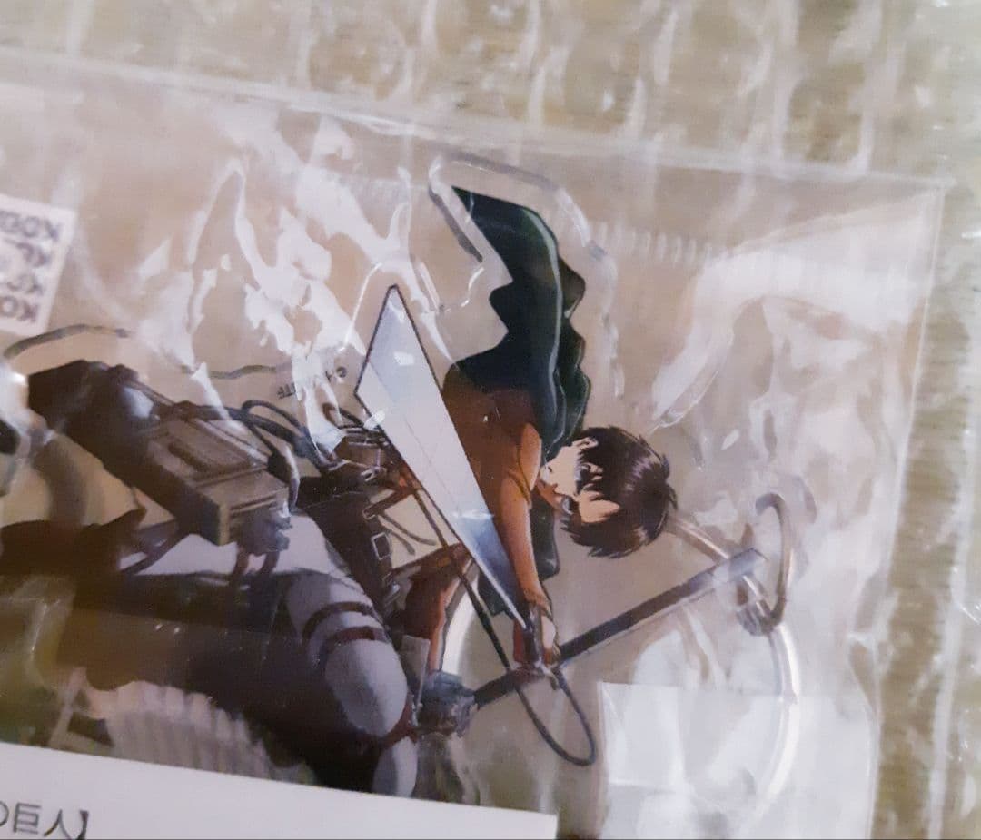 激レア【匿名配送】進撃の巨人 チャーム付きリールキーホルダー エレン