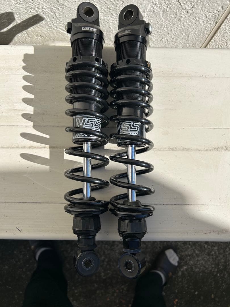 YSSリヤサス　ゼファー400に付けていました。綺麗だと思います。 Amazon | PMC (ピーエムシー) バイク用サスペンション YSS ツイン