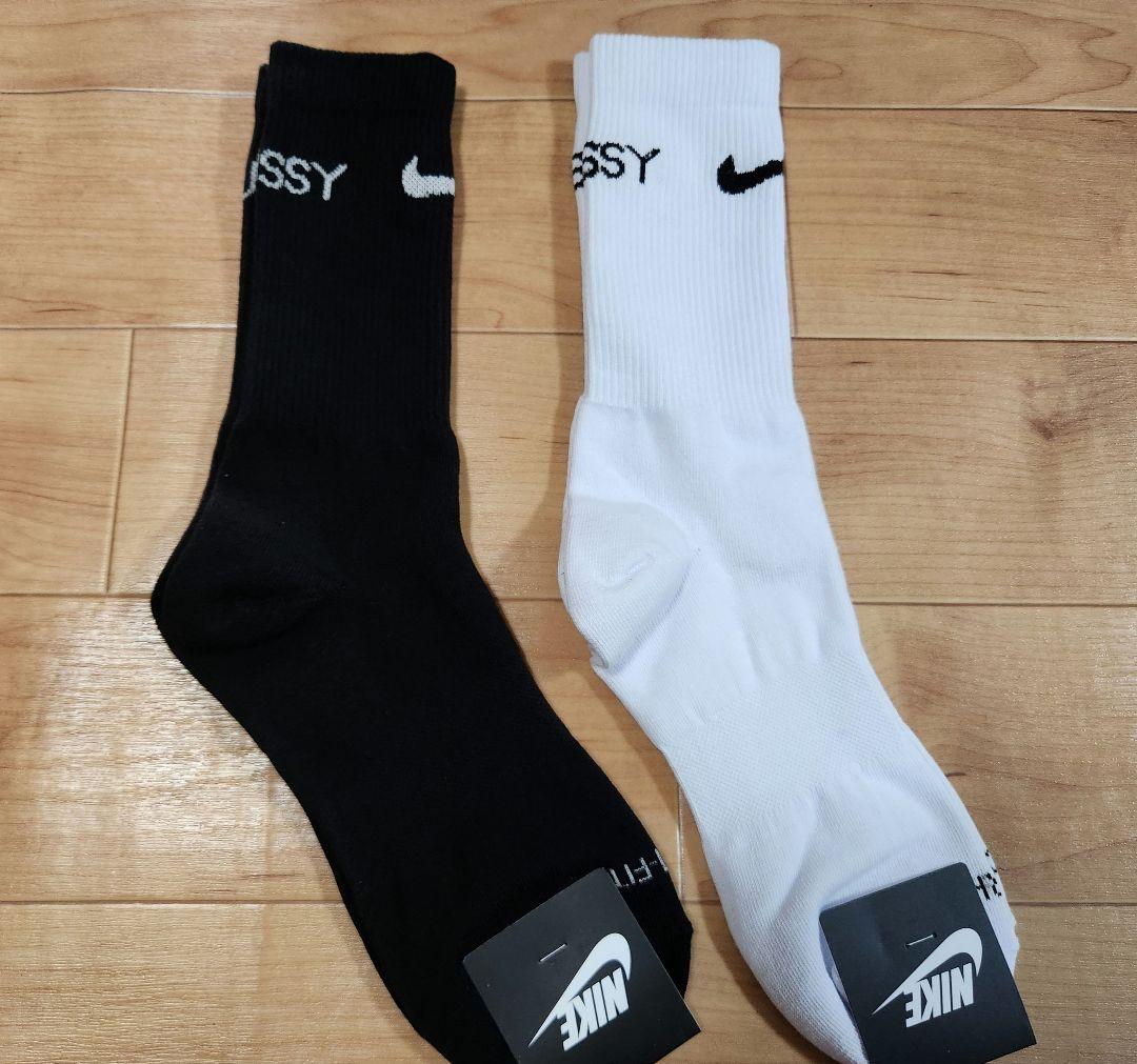 新品未使用NIKE STUSSY コラボ ソックス ブラック&ホワイトMサイズ