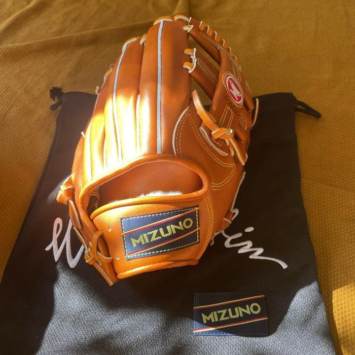 ○【限定販売レア品】MIZUNO 赤カップ 復刻モデル 硬式グラブ 内野手用