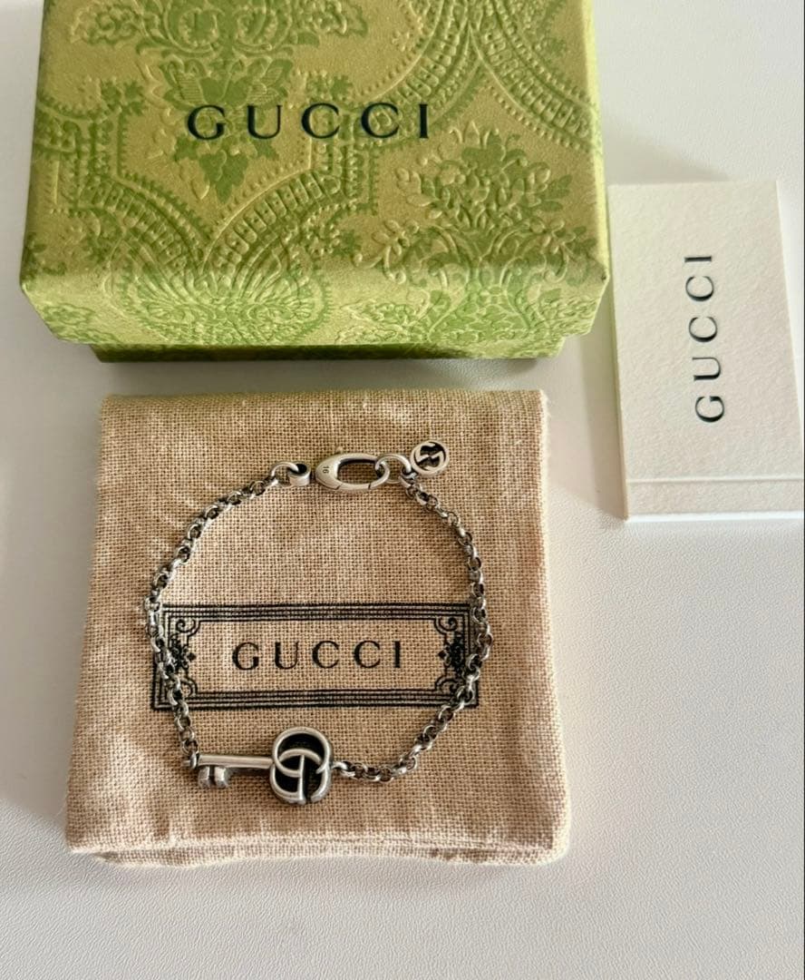 GUCCI ダブルG キーチャーム ブレスレット グッチ シルバージュエリーダブルG キー ブレスレット | GUCCI® JP