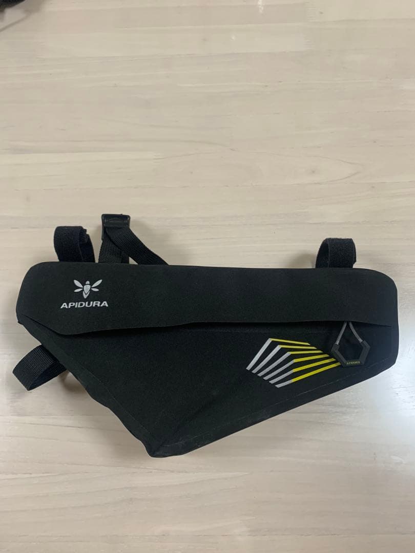 アピデュラ　フレームバッグ　2.4l