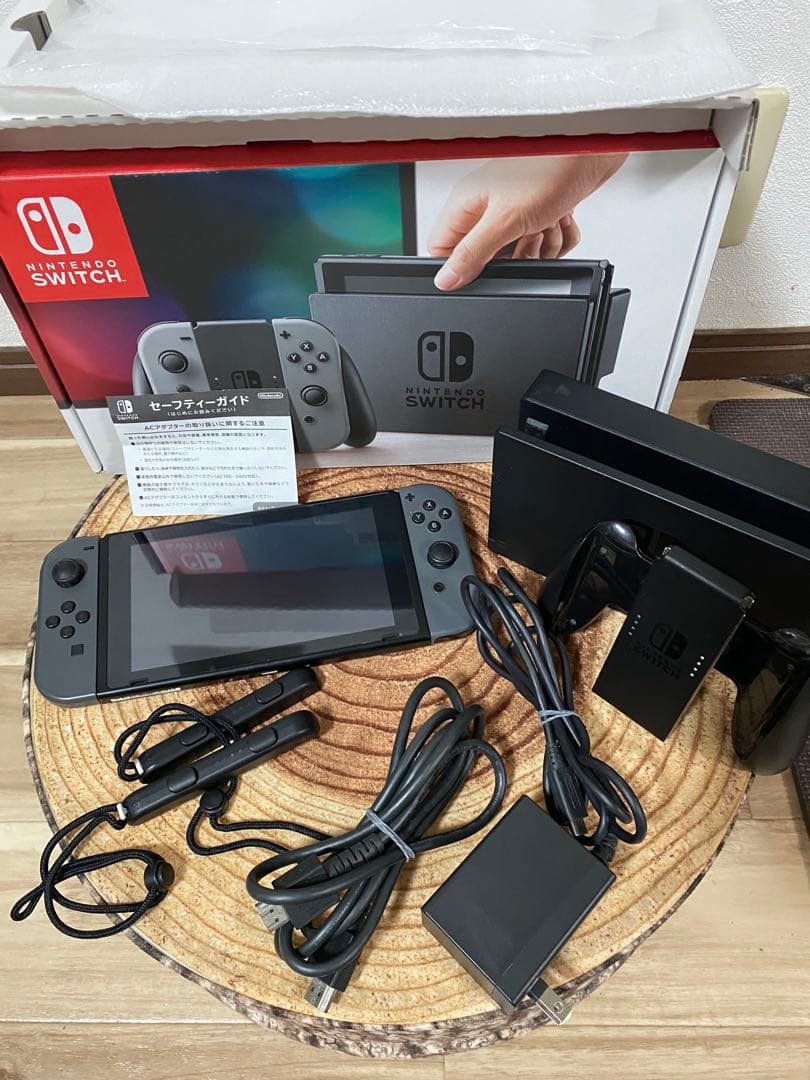 Nintendo Switch ニンテンドースイッチ本体　グレー⑤ Amazon.com: Nintendo Switch with Gray Joy‑Con
