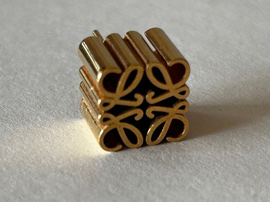 かか★LOEWE スタッドピアス 片方のみ キャッチなし★ロエベ かか様専用☆LOEWE スタッドピアス 片方のみ キャッチなし☆ロエベ