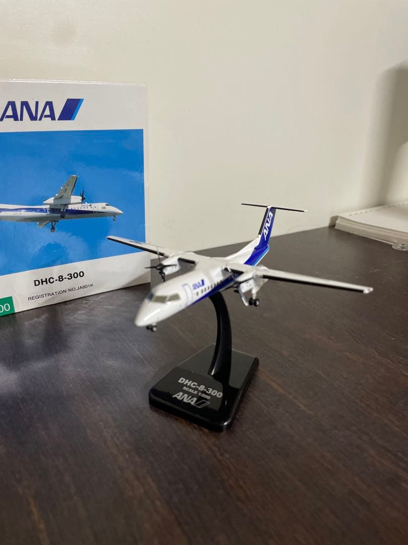 全日空商事 完成品 ANA DHC-8-300 ボンバルディア 1/200