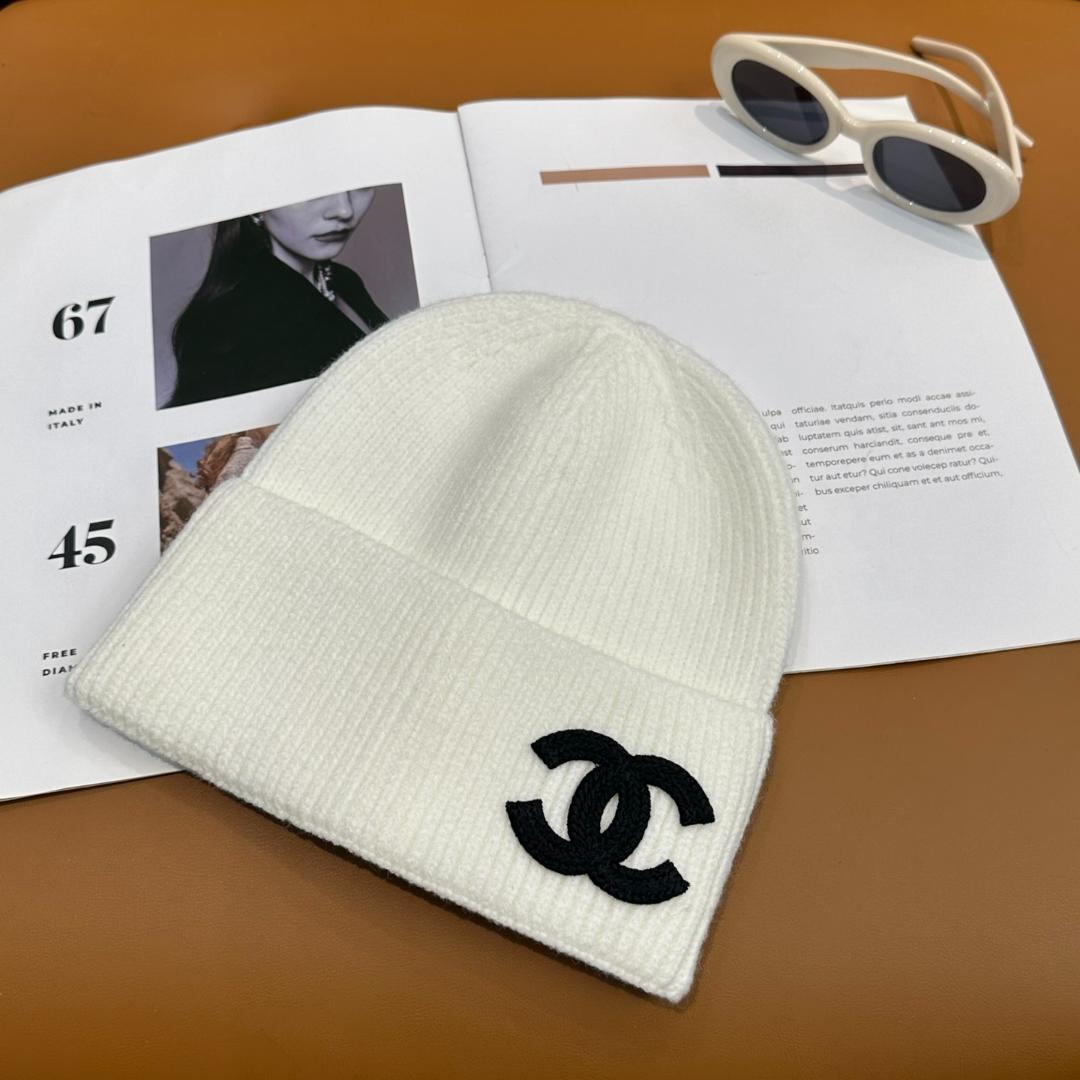 CHANEL ホワイト ニット帽 CCロゴ