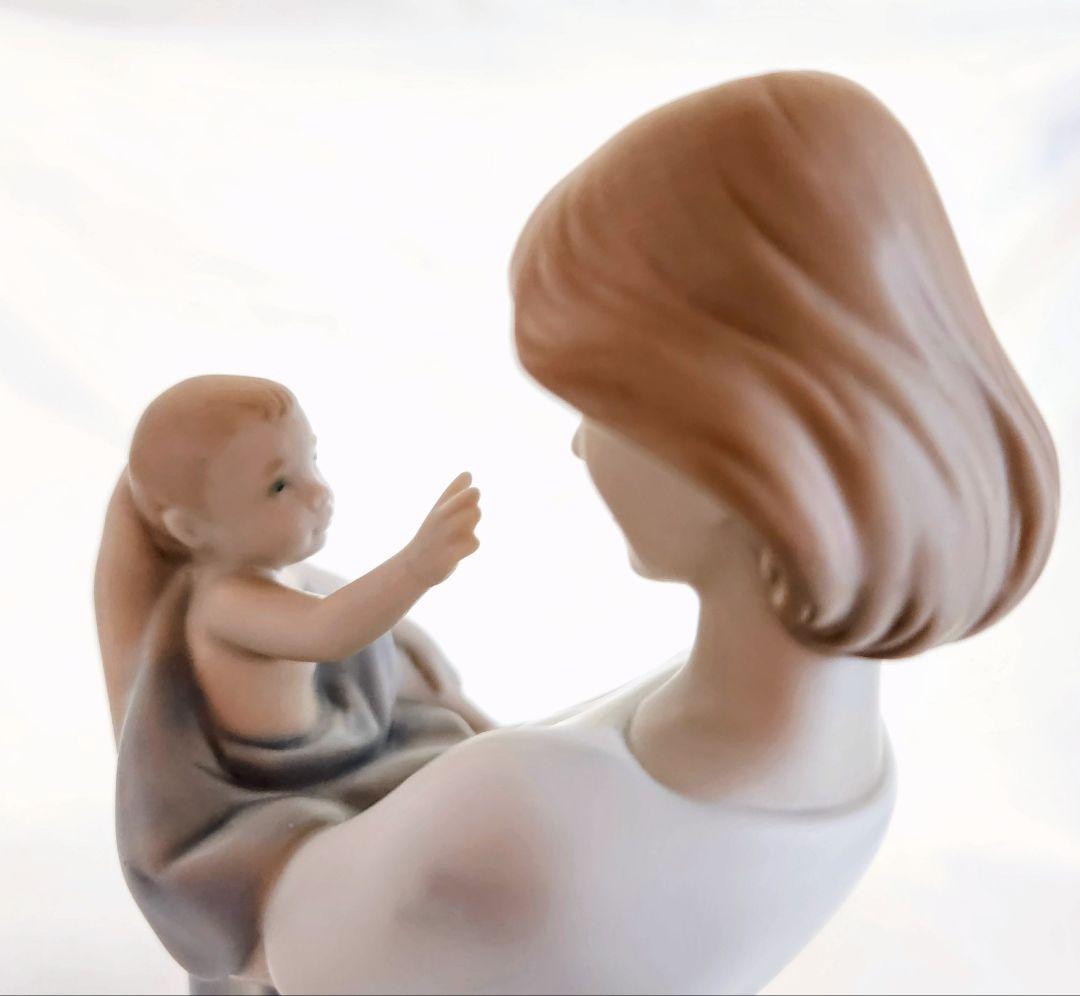 リヤドロ【専用箱付・美品】フィギュリン《かけがえのない宝物》No.8294　置物