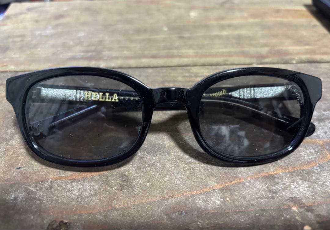 uncrowd HELLA BLACKフレーム　smokeレンズ Amazon.co.jp: UNCROWD アンクラウド 【Model HELLA】 Black/Smoke