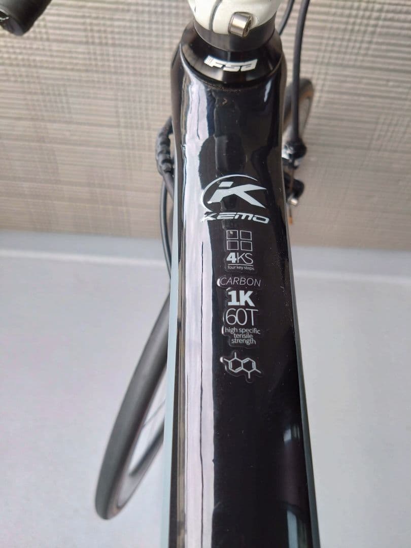 シロネコヤマト様 KEMO ケモKE-R8 カーボンロードバイク【超軽量スイス