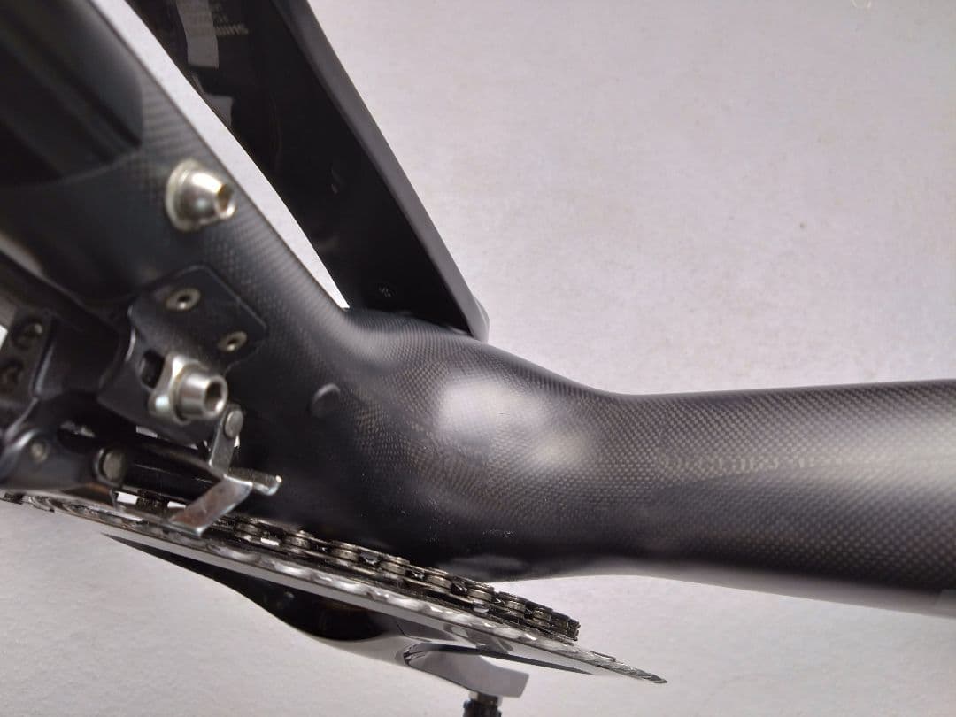 シロネコヤマト様 KEMO ケモKE-R8 カーボンロードバイク【超軽量スイス