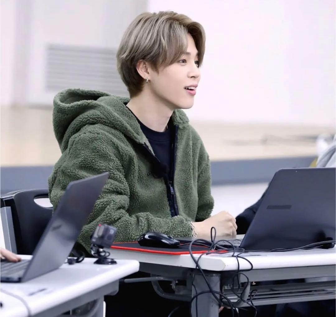 定価】BTS マイクドロップ mic drop ボア フーディ - メルカリ