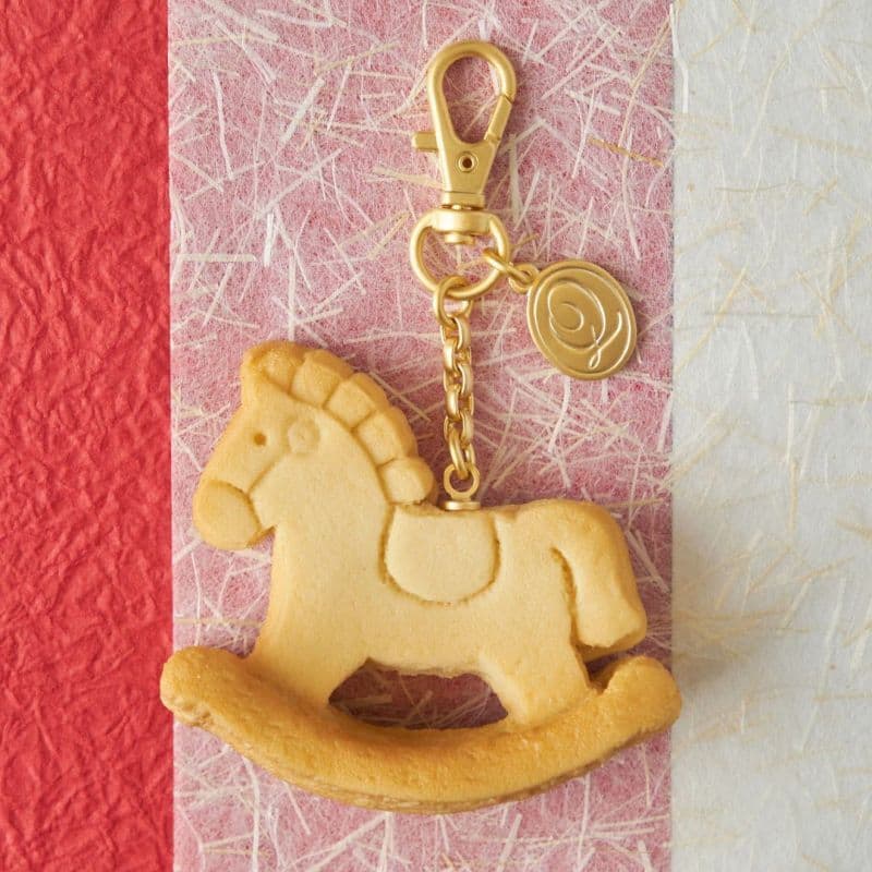 Q-pot. 木馬 焼きたてクッキーバッグチャーム Q-pot.“焼きたてクッキー”アクセサリー、テディベアネックレス