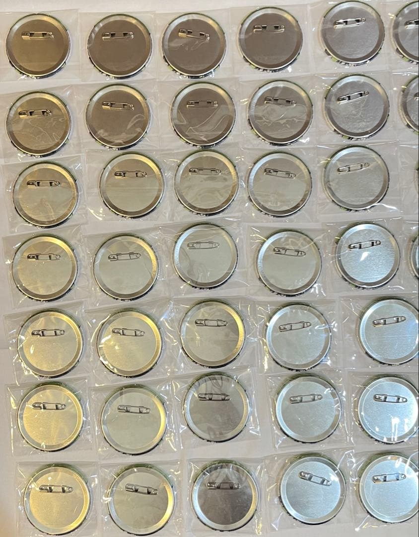 ブルーロック TSUTAYA 制服 ホログラム 缶バッジ 潔世一 100個 - メルカリ