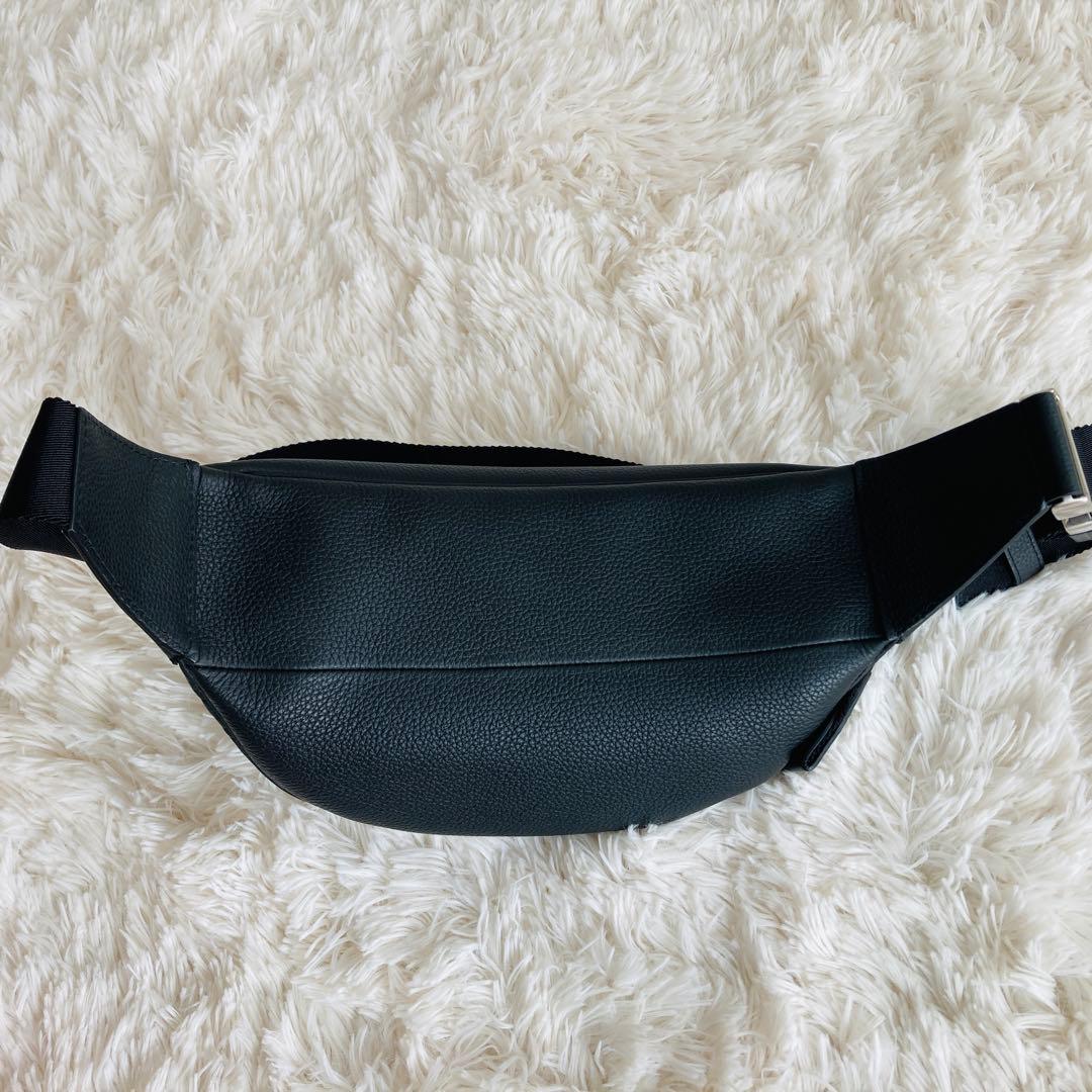 極美品】フェラガモ ボディバッグ2024年秋冬モデル ガンチーニ モノグラム