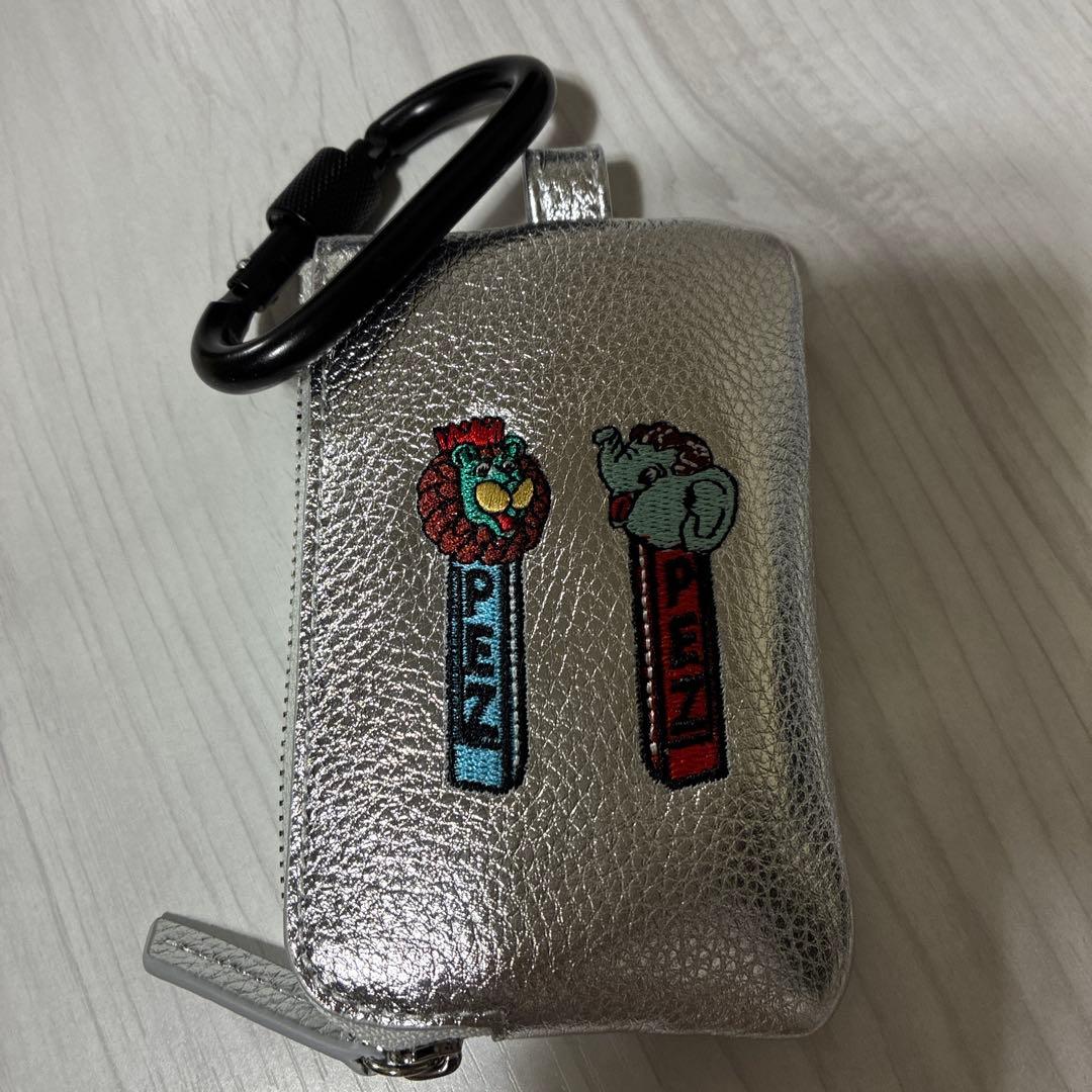 ear PAPILLONNER カラビナ付きパス&キーケース ear PAPILLONNER｜【はぴだんぶい×PEZ(ペッツ) ×ear】本革/カラビナ