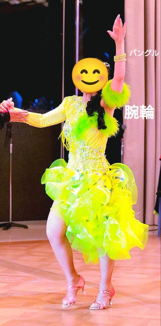 海外製ブランドING ラテンドレスMサイズ9号 明るいグリーン フリル付き