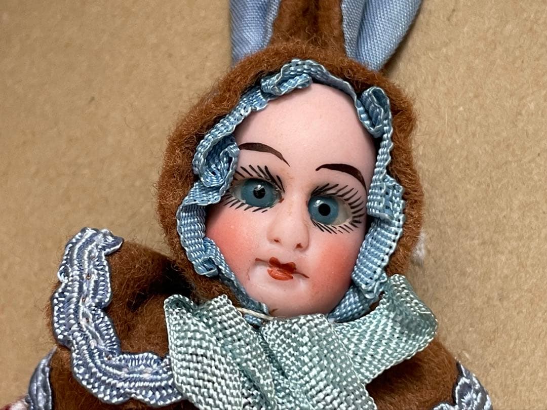 ドイツ アンティーク 小さい うさぎの着ぐるみ ミニョネット ビスク