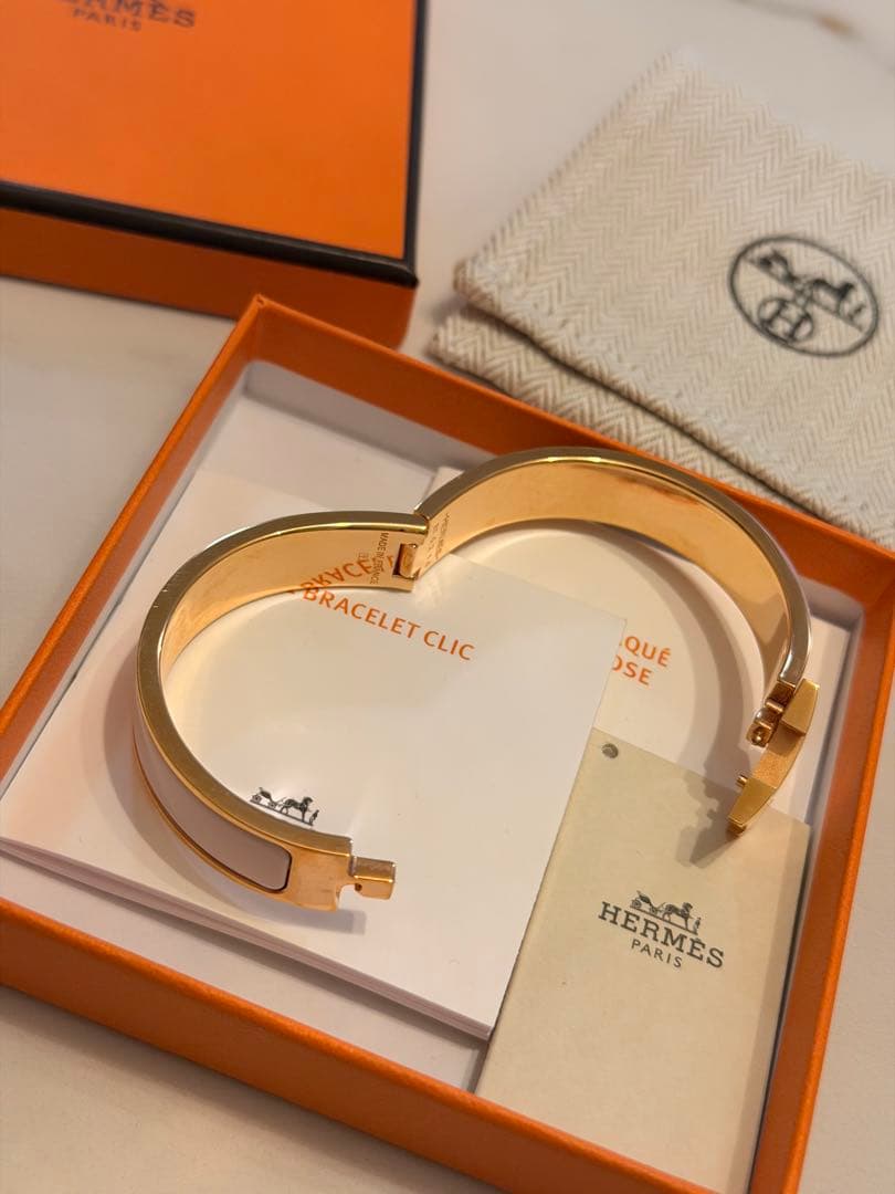 HERMES クリックH バングル (ホワイト×ローズゴールド)の通販はau PAY