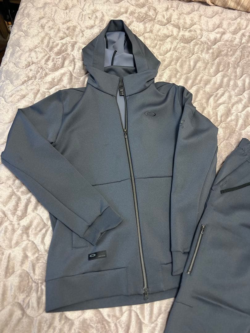 レア】オークリー スカル チャコールグレー 上下セットアップ OAKLEY