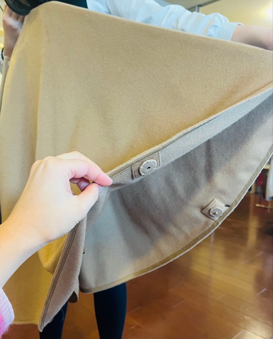 BARNEYS NEW YORK♡ベージュファー付きケープコートの通販はau PAY