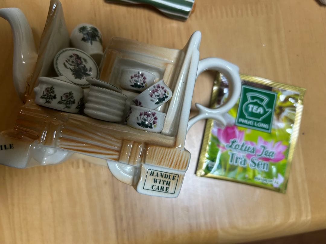 ポートメリオン 飾りポット 沢山の食器達 - メルカリ